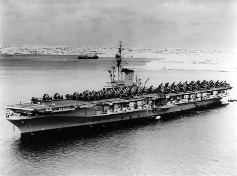 navy loved  midway class aircraft carrier