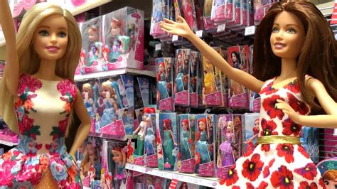 toy hunt with barbie and teresa lots of toys youtube