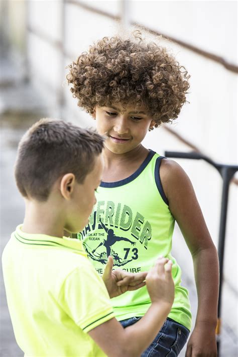 zomerkleding jongens sportief en kleurrijk jongenskleding boyslabel