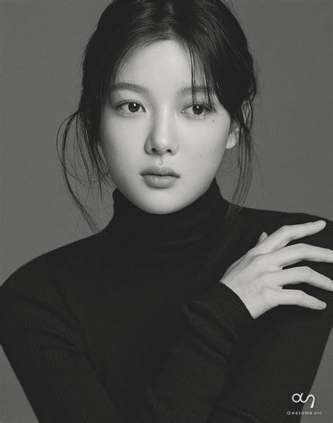 kim yoo jung  stunning  profile    agency soompi