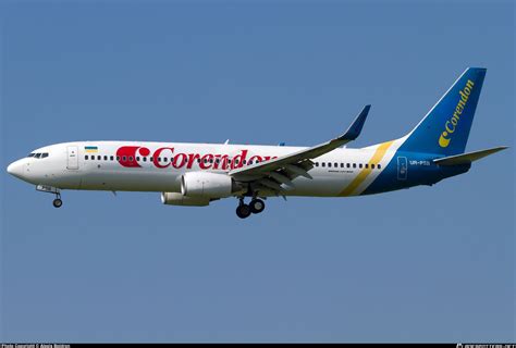corendon dutch airlines leased  ukraine international airlines vliegtuig