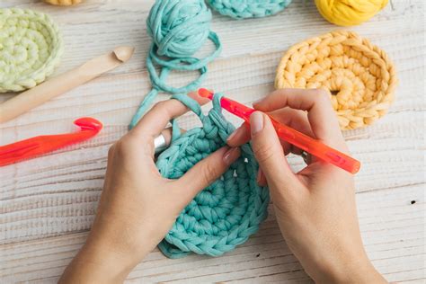 beginners guide  crocheting   eyes