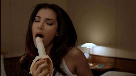 roselyn sanchez sucking and licking banana and expose her cleavege pichunter