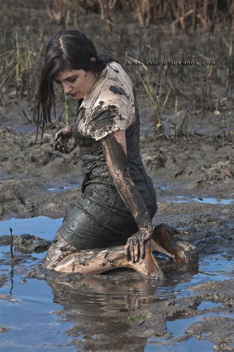 Wetlook Girls In 2021 Mudding Girls Muddy Girl Mud