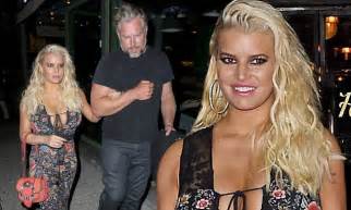 jessica simpson puts her cleavage on show in new york