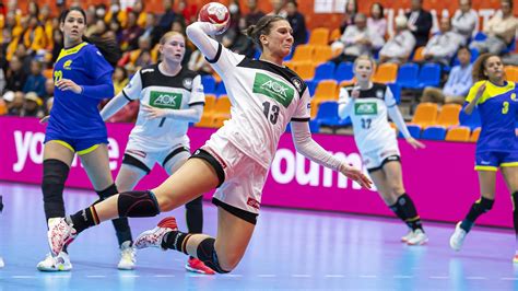 deutschen handballerinnen gelingt traumstart  die wm  japan