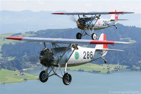 mehr als  oldtimer flugzeuge besuchen thun cockpit