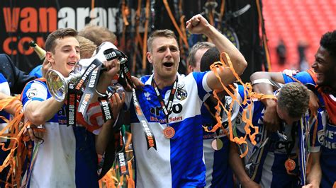 bristol rovers   return  football league  shootout win football conference