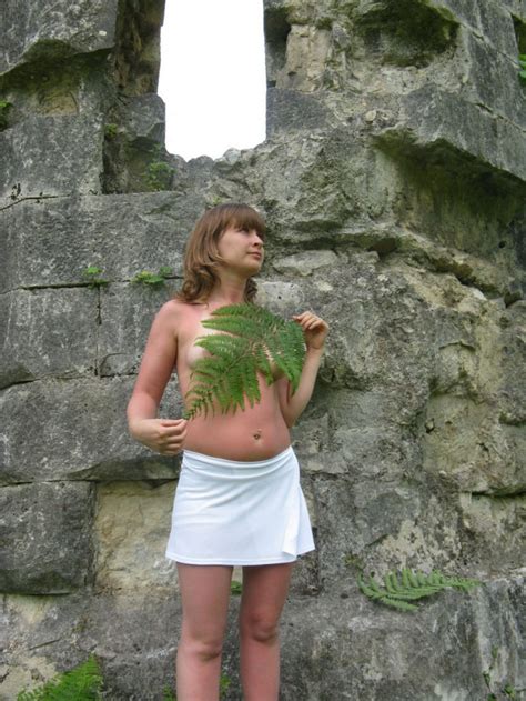 amateur russian teen posing naked outdoors on vacation