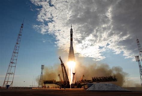 filesoyuz tma  rocket launches  baikonur jpg wikimedia commons