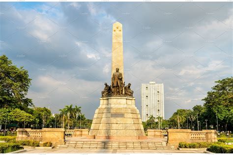 rizal monument  rizal park  manila philippines