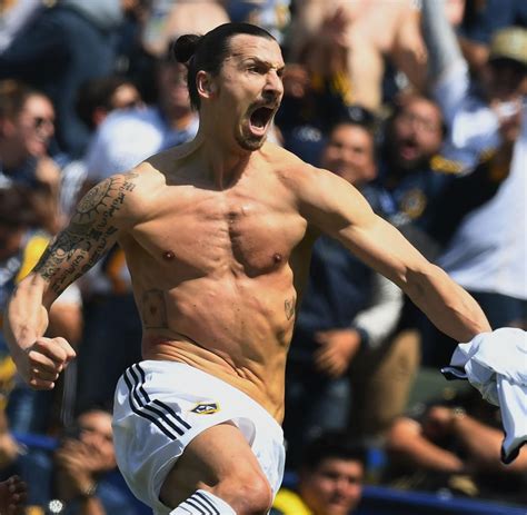 zlatan ibrahimovic feiert bei la galaxy maerchenhaftes debuet welt