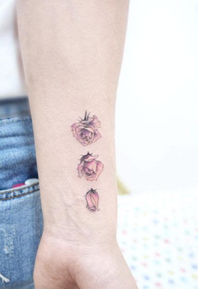 el atractivo proceso de una rosa floreciendo tattoo