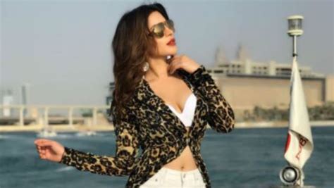 these hot pics of tv actress shama sikander chilling in dubai will give