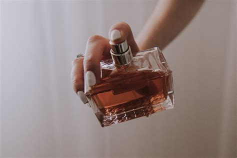 perfumy niszowe  warto  nich wiedziec funokay