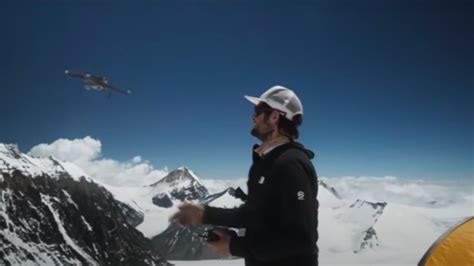 lanzan  drone     filmar la cumbre del everest weekend