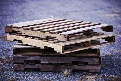 find  choose   wood pallets  diy projects