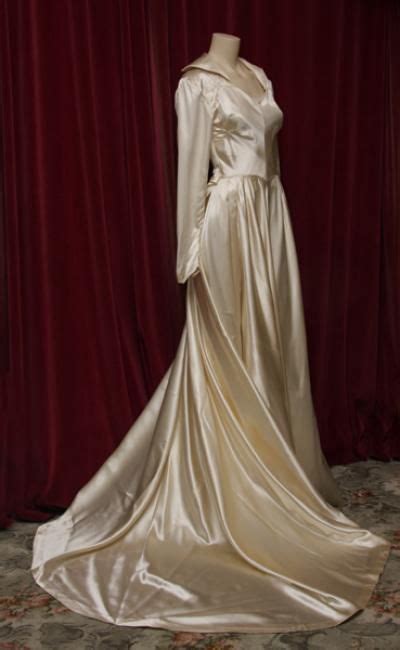 1940s cream shiny silk satin wedding gown with train satin wedding