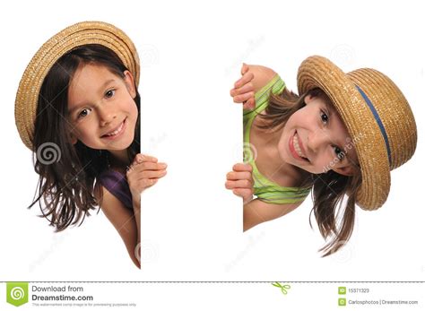 due bambine che tengono un segno immagine stock immagine
