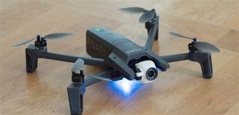 parrot anafi nuovo drone ultraleggero  gimbal inclinabile  riprese  hdr