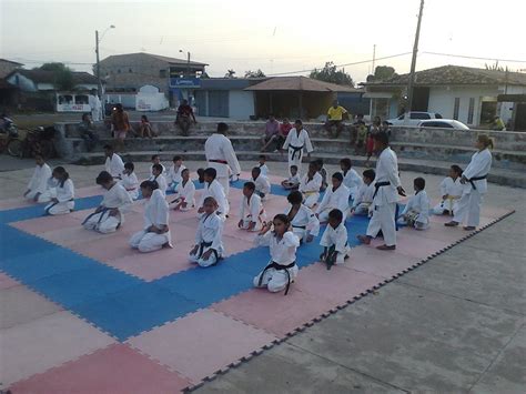 federação paraense de karate shotokan treinamento na praça de vila dos