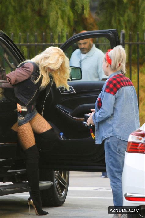 Gwen Stefani Upskirt As She Arrives To Warner Music Group