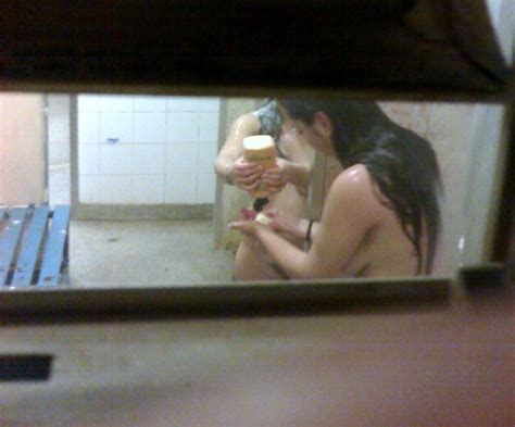 voyeuy israeli female soldiers in shower barracks