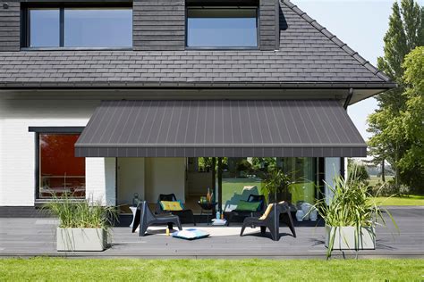 retractable awnings reviews compare   awning companies models