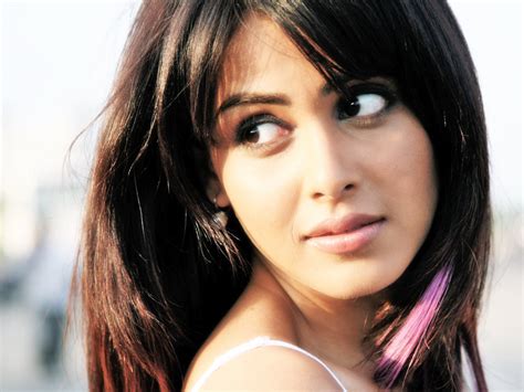 hindi actress genelia d souza cool hd wallpapers 2012 songs by lyrics