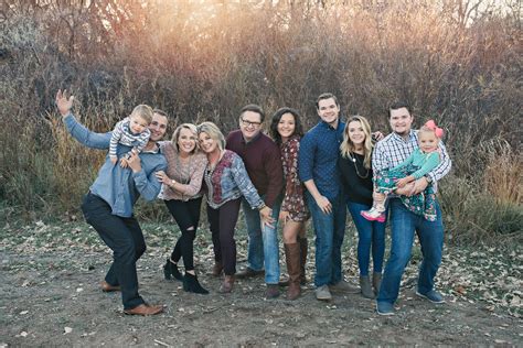 recommended large family photo ideas   wear