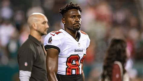 antonio brown accuses bucs of ‘ongoing cover up after mid game exit