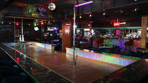 iowa strip clubs blocked  covid relief  rules discriminatory