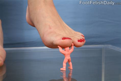 foot fetish daily madison cetera soles on glass see her feet in action