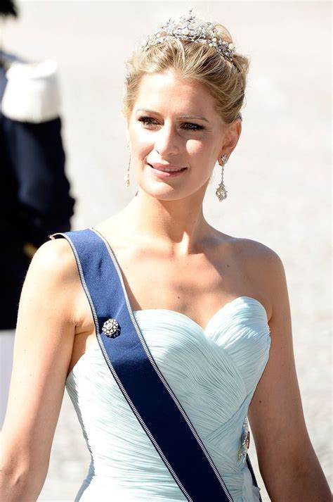 25 hot and beautiful royal women popular around the world beauty with