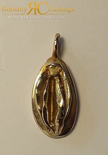 9ct solid gold fashionable vagina pendant 5 4g 12 x 22 mm stampted 375