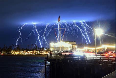 check   incredible   lightning strikes  southern california  rain