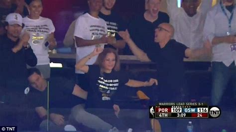 Steph Curry S Mom Sonya Caught Booty Bumping Cute Mystery Man During