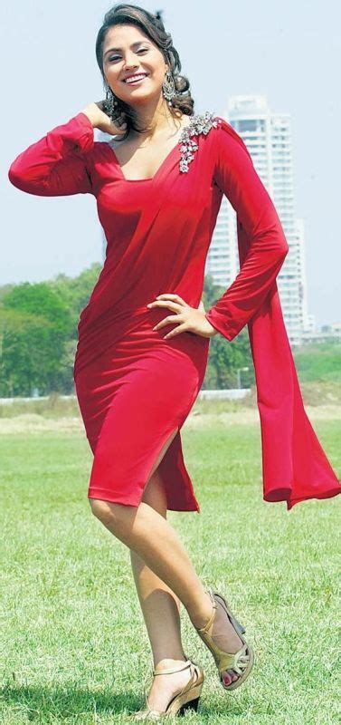 Lara Dutta Bollywood Actress Hot Bikini Wallpaper Free Download Mobile