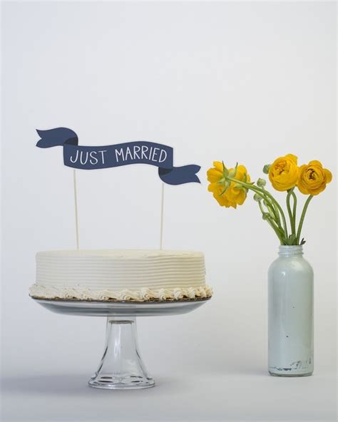 paper banner cake topper  wedding cake blog