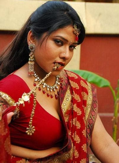 best aunty pictures indian aunty hot cleavages and boobs