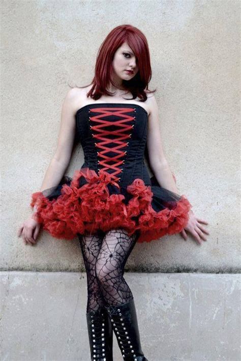 my two favorite colors red and black on this gorgeous gothic