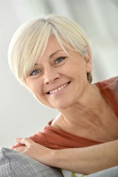 18 Subtle Short Hairstyles For Women Over 50 Hairstylesout