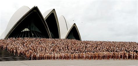 5 200 nude australians mob sydney opera house for spencer tunick photo