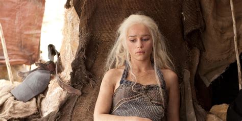 Game Of Thrones Star Emilia Clarke Can T Stand Gratuitous