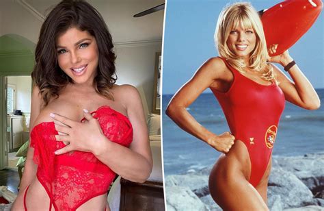 Baywatch Babe Donna Derrico 54 Dons Lingerie For Valentines Day