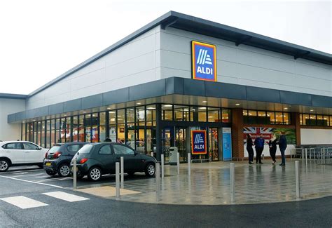 hythes aldi opens  doors    time