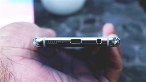 clean iphone charging port  damaging  cellularnews