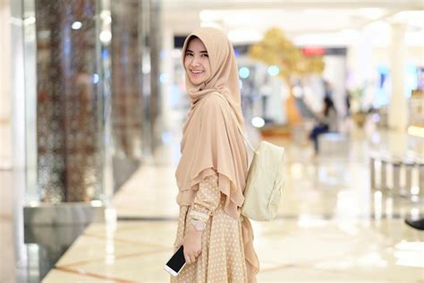 model hijab syari remaja  nanajilbabcom