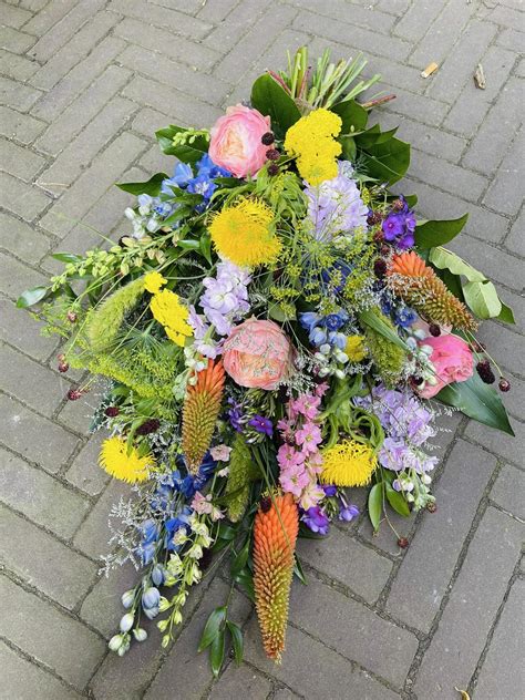 rouwboeket veldbloemen een zomers boeket veldbloemen bloemen bezorgen den haag bloemen