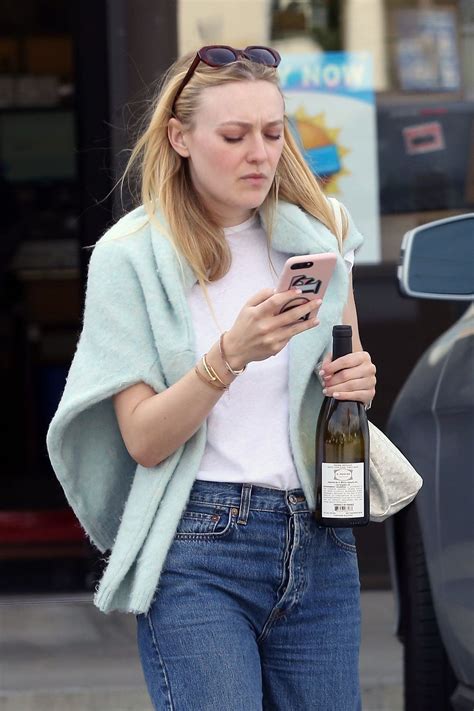 Dakota Fanning Braless Outdoors Thefappening Link